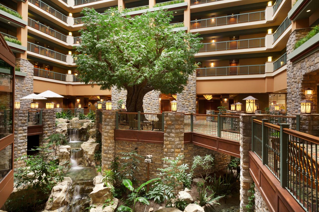 Chateau On The Lake Resort Spa - thumb 6