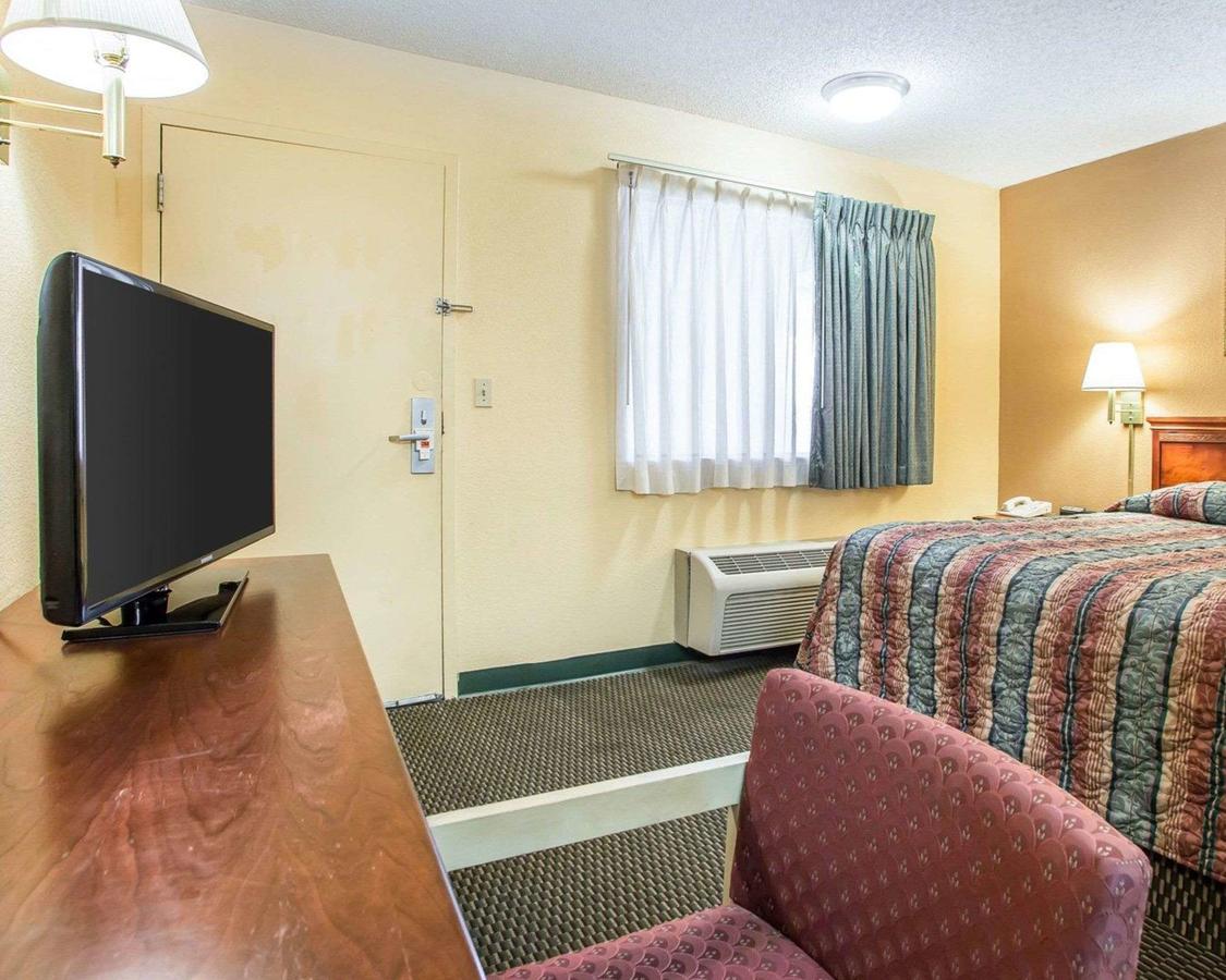 Econo Lodge Saint Robert - thumb 10