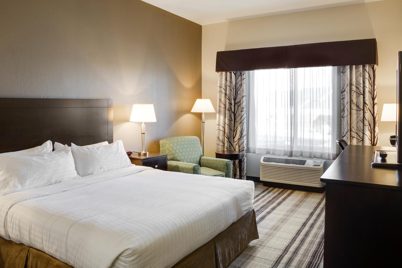 Holiday Inn Express & Suites Nevada - thumb 2