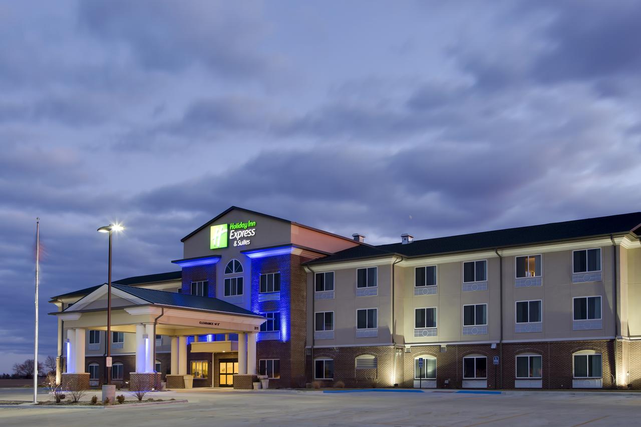 Holiday Inn Express & Suites Nevada - thumb 0