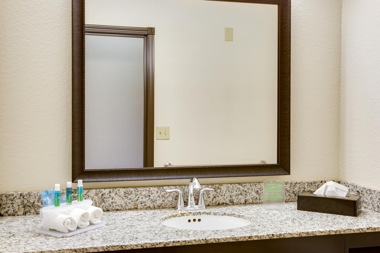Holiday Inn Express & Suites Nevada - thumb 11