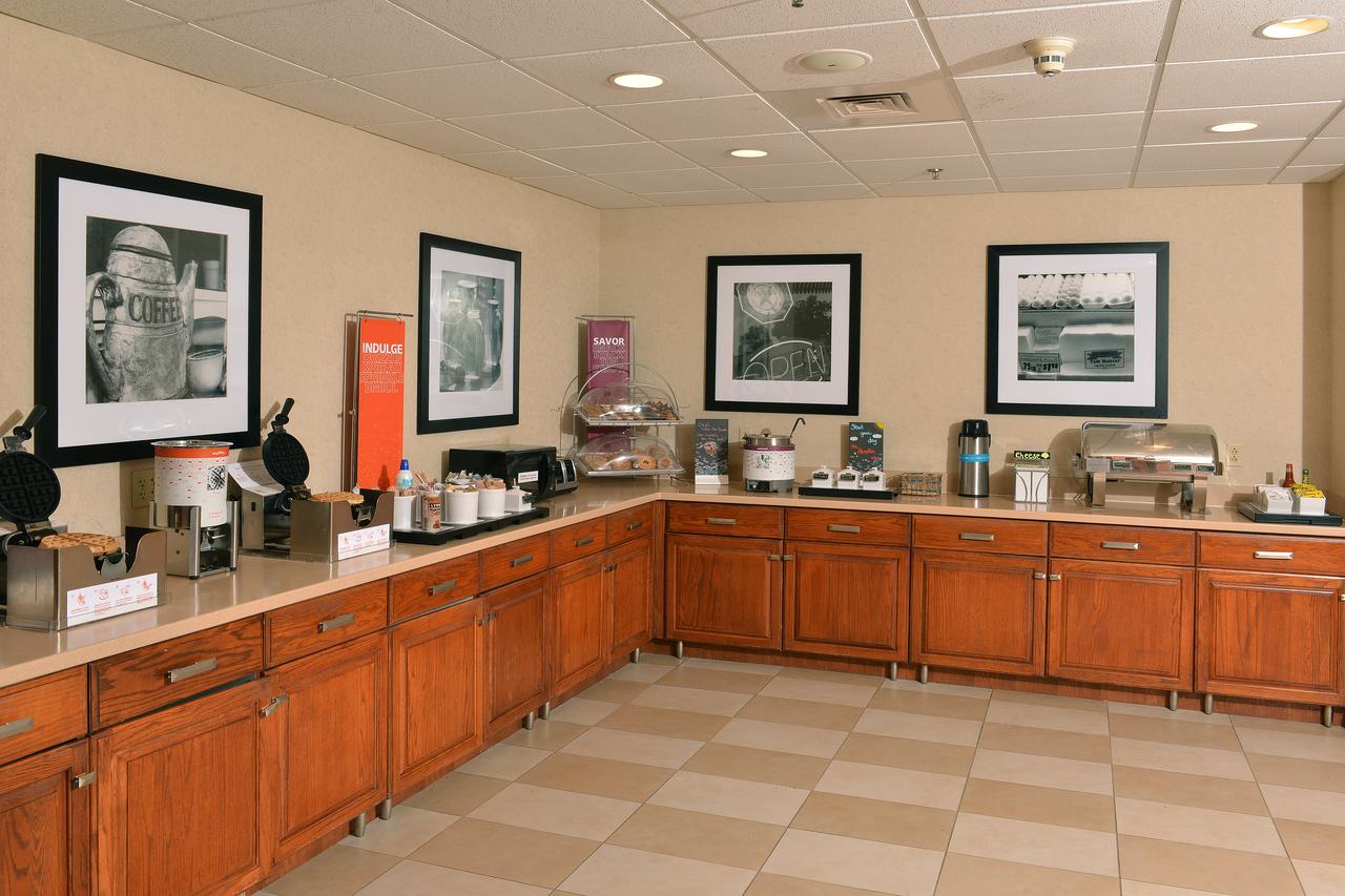 Hampton Inn & Suites Springfield - thumb 41