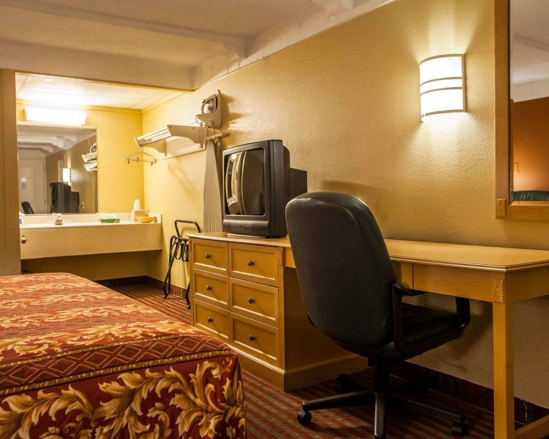 Rodeway Inn Saint Charles - thumb 5