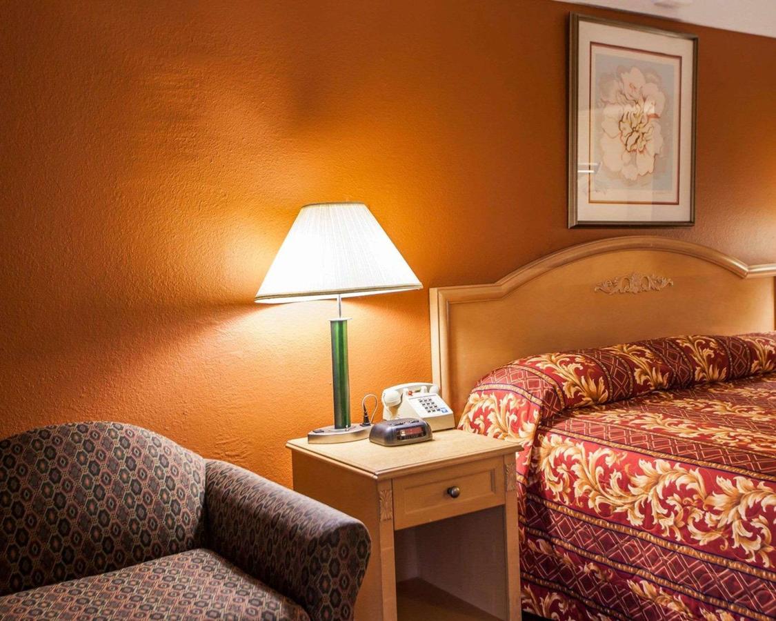 Rodeway Inn Saint Charles - thumb 24