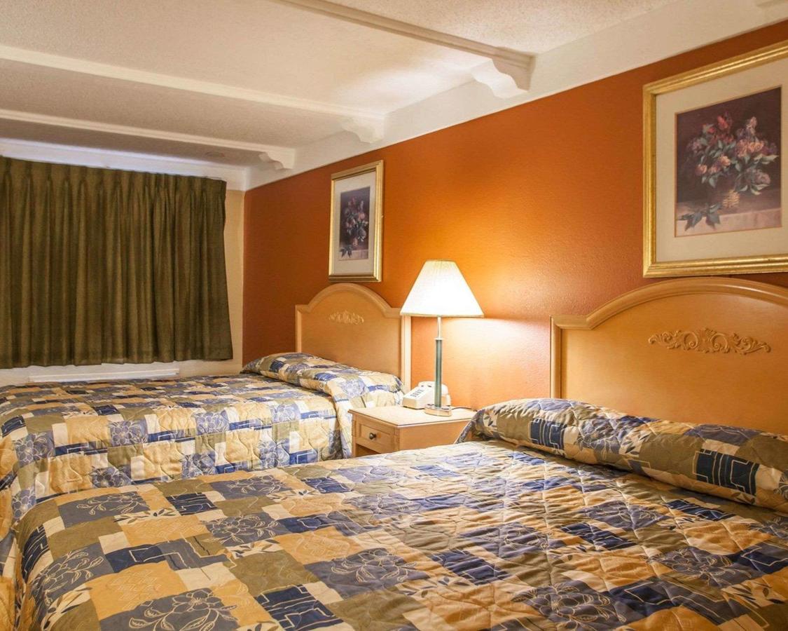 Rodeway Inn Saint Charles - thumb 3