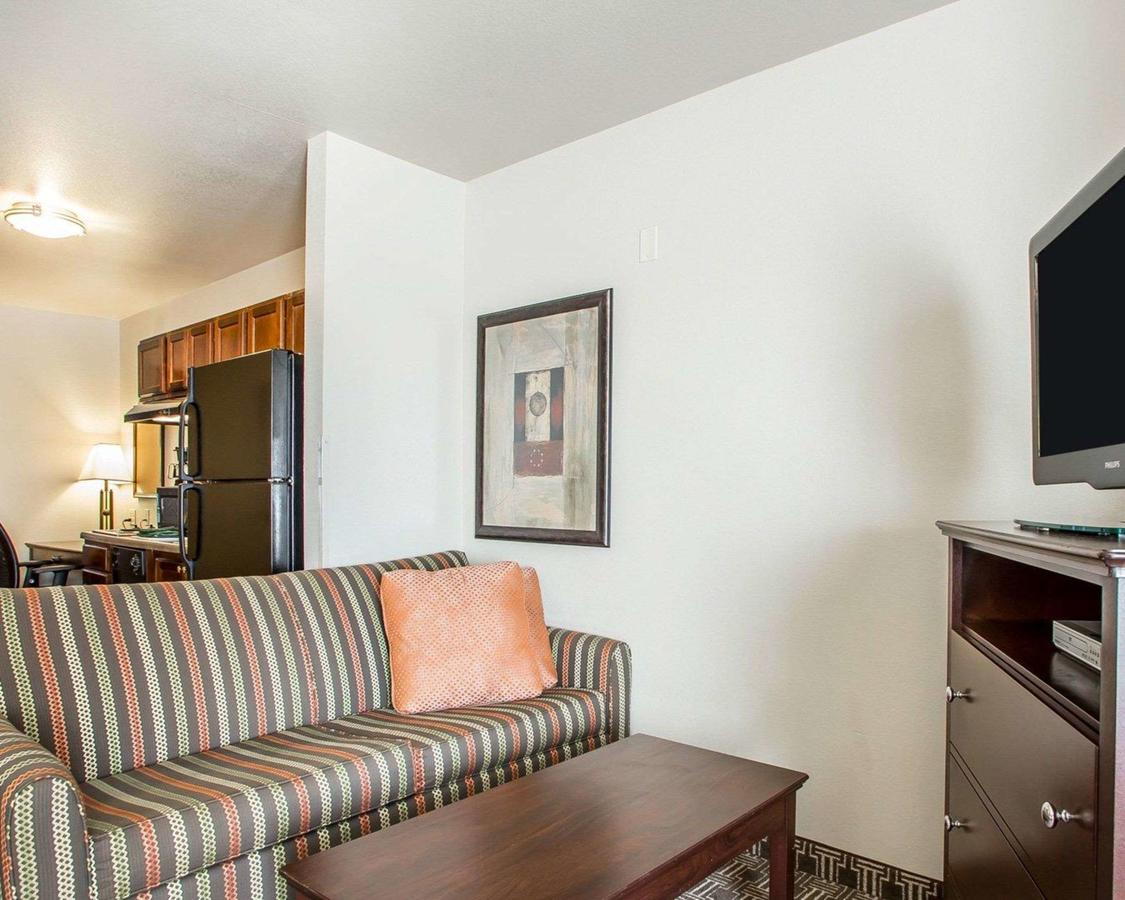 MainStay Suites Saint Robert - thumb 8