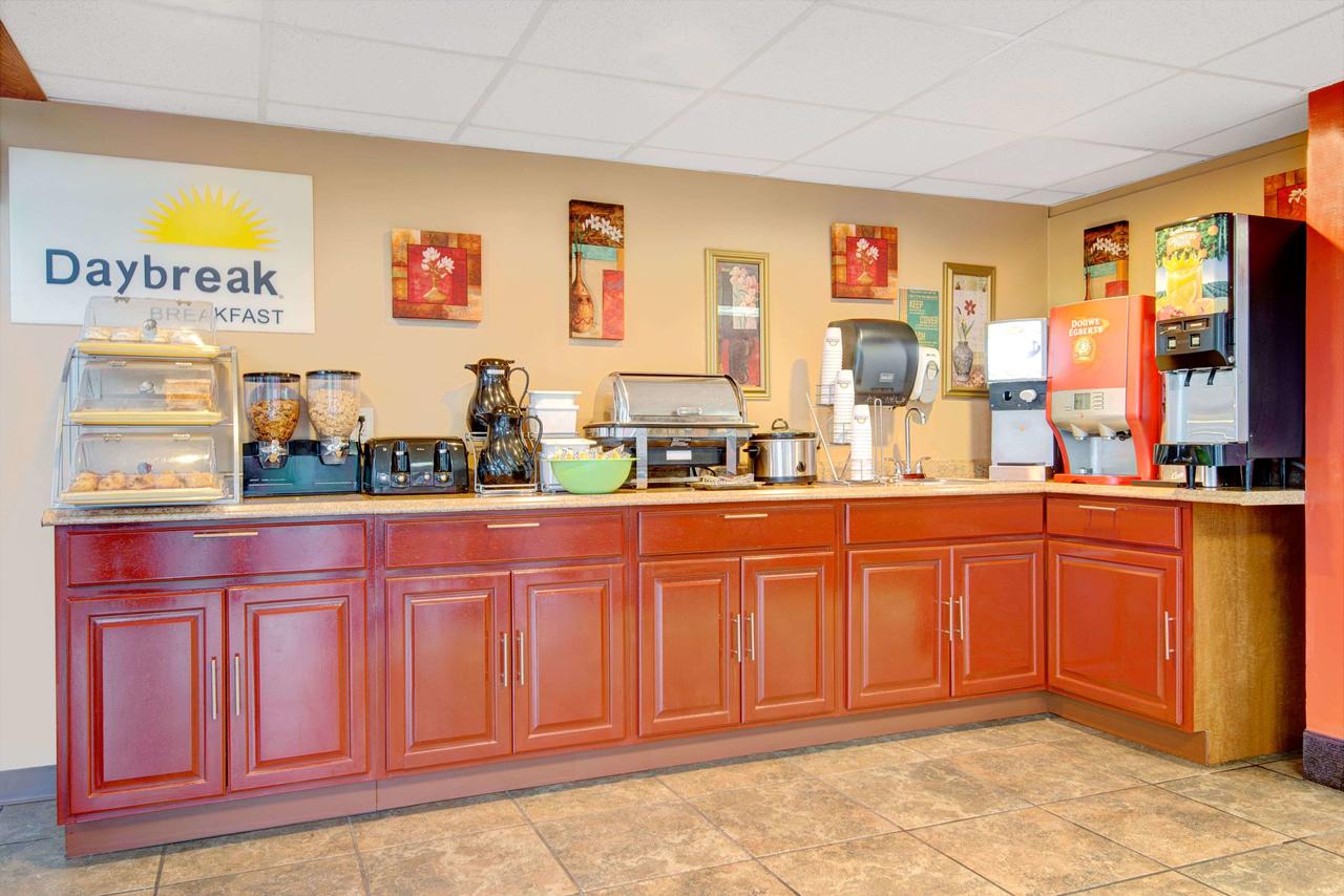 Days Inn By Wyndham Kansas City - thumb 10