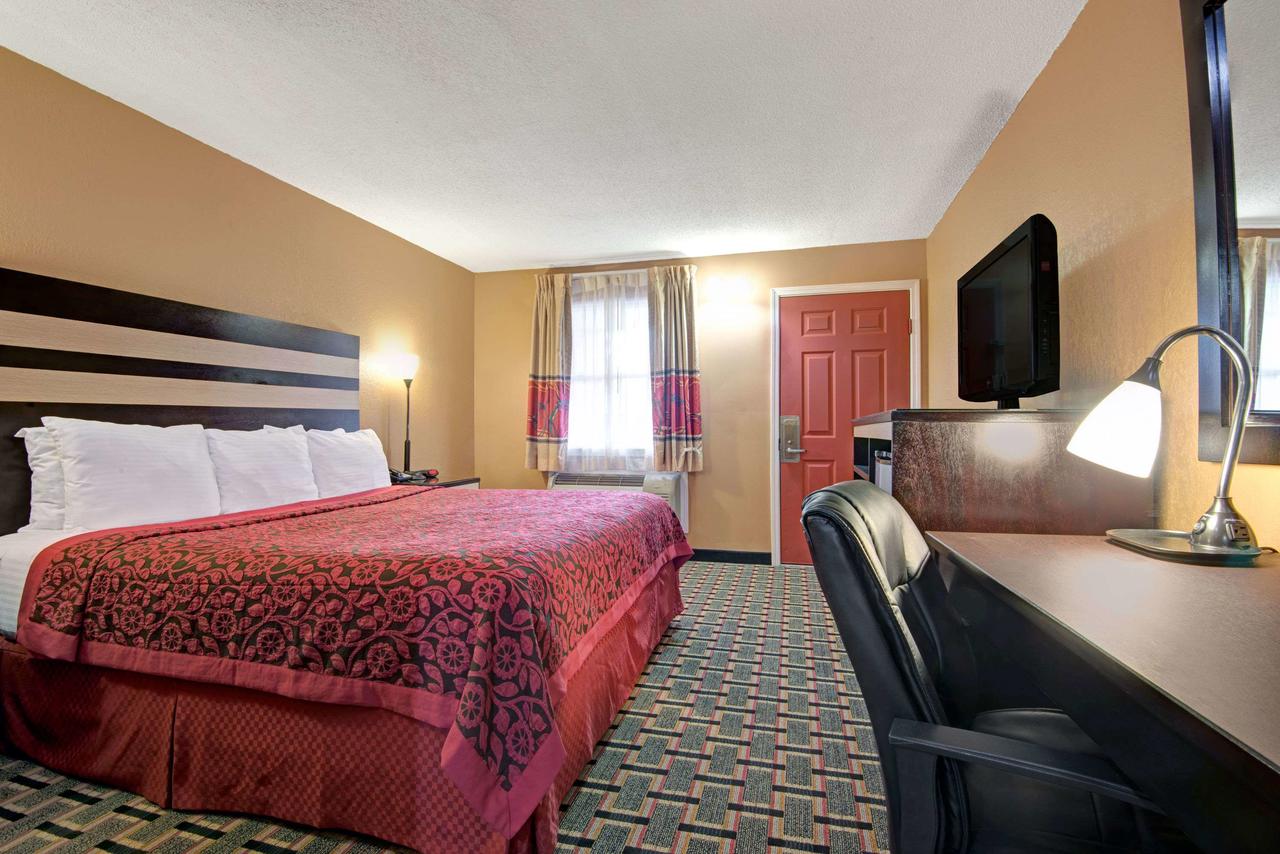 Days Inn By Wyndham Kansas City - thumb 7