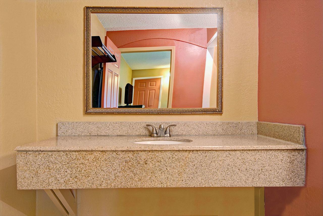 Days Inn By Wyndham Kansas City - thumb 8