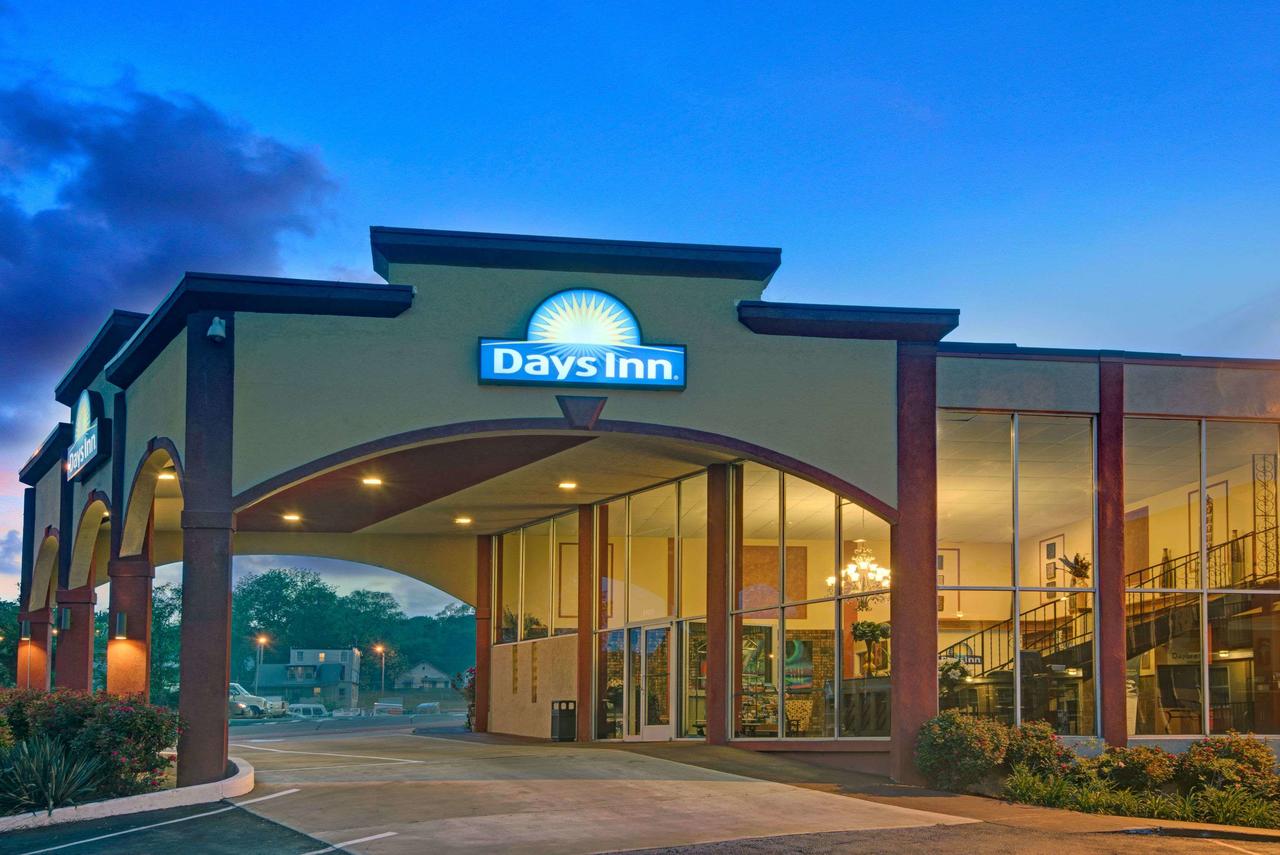 Days Inn By Wyndham Kansas City - thumb 0