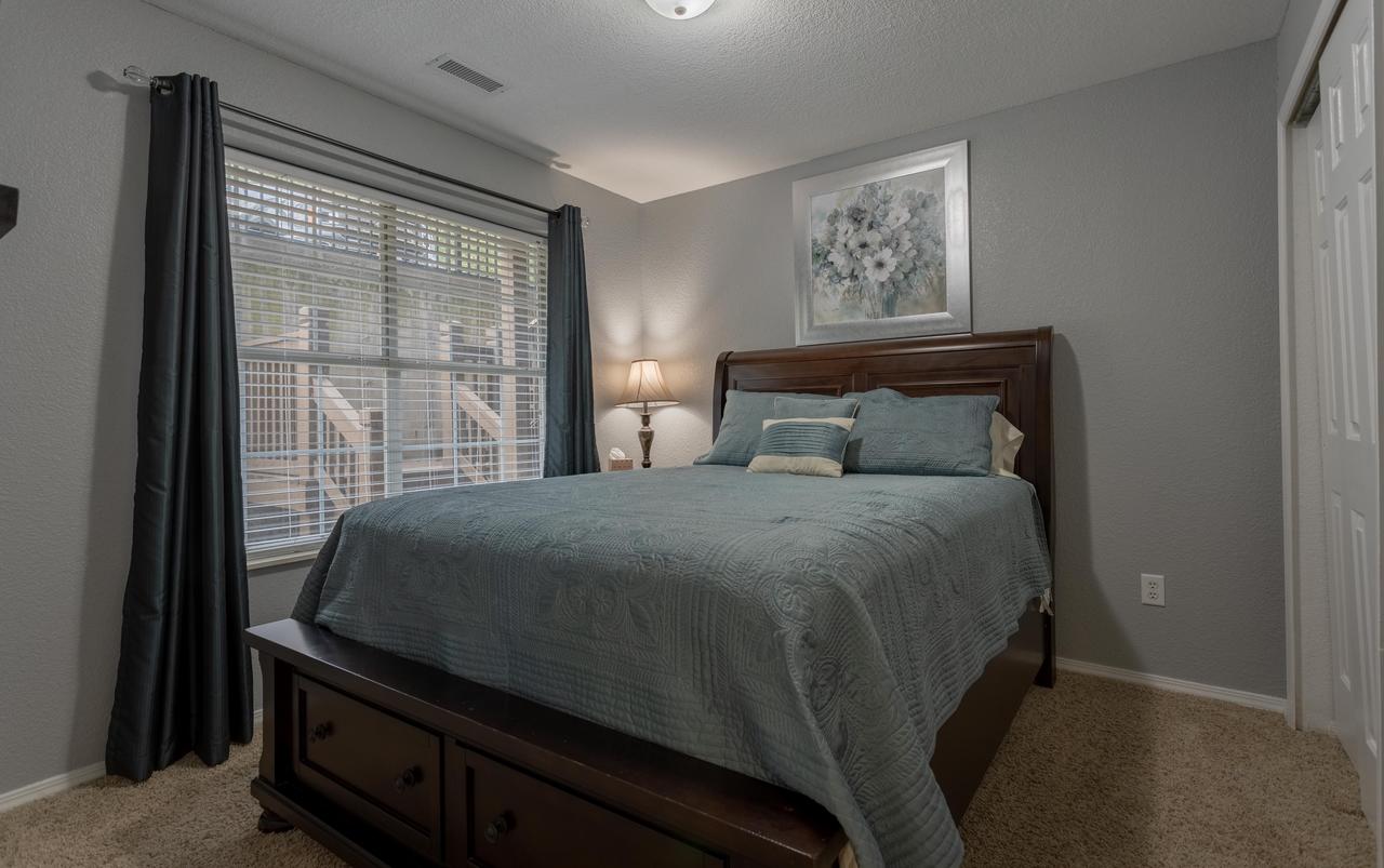 Liberty Place Condo - thumb 4