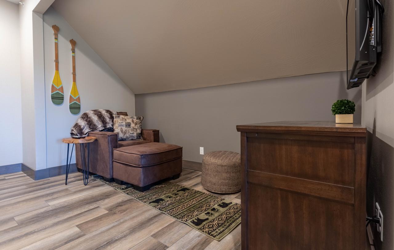 Lakefront Haven Home - thumb 8