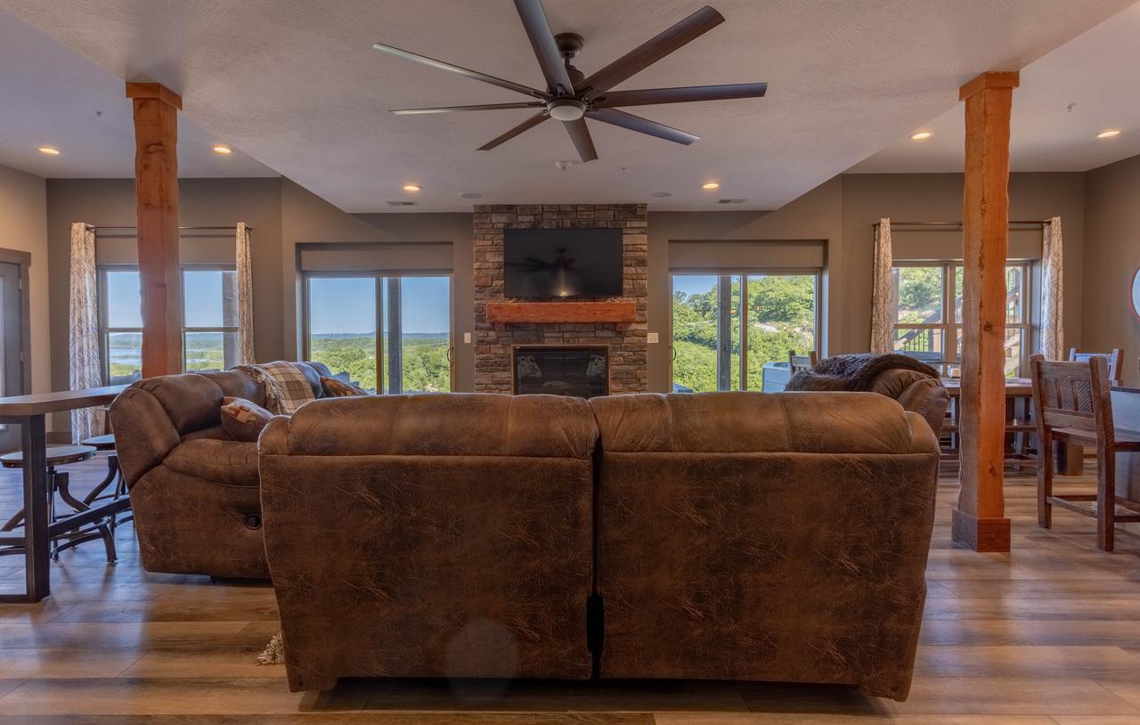 Lakefront Haven Home - thumb 11