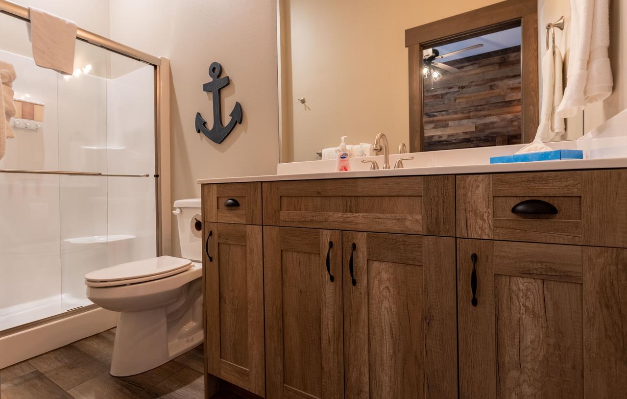 Lakefront Haven Home - thumb 7