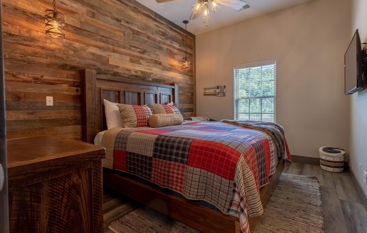 Lakefront Haven Home - thumb 21