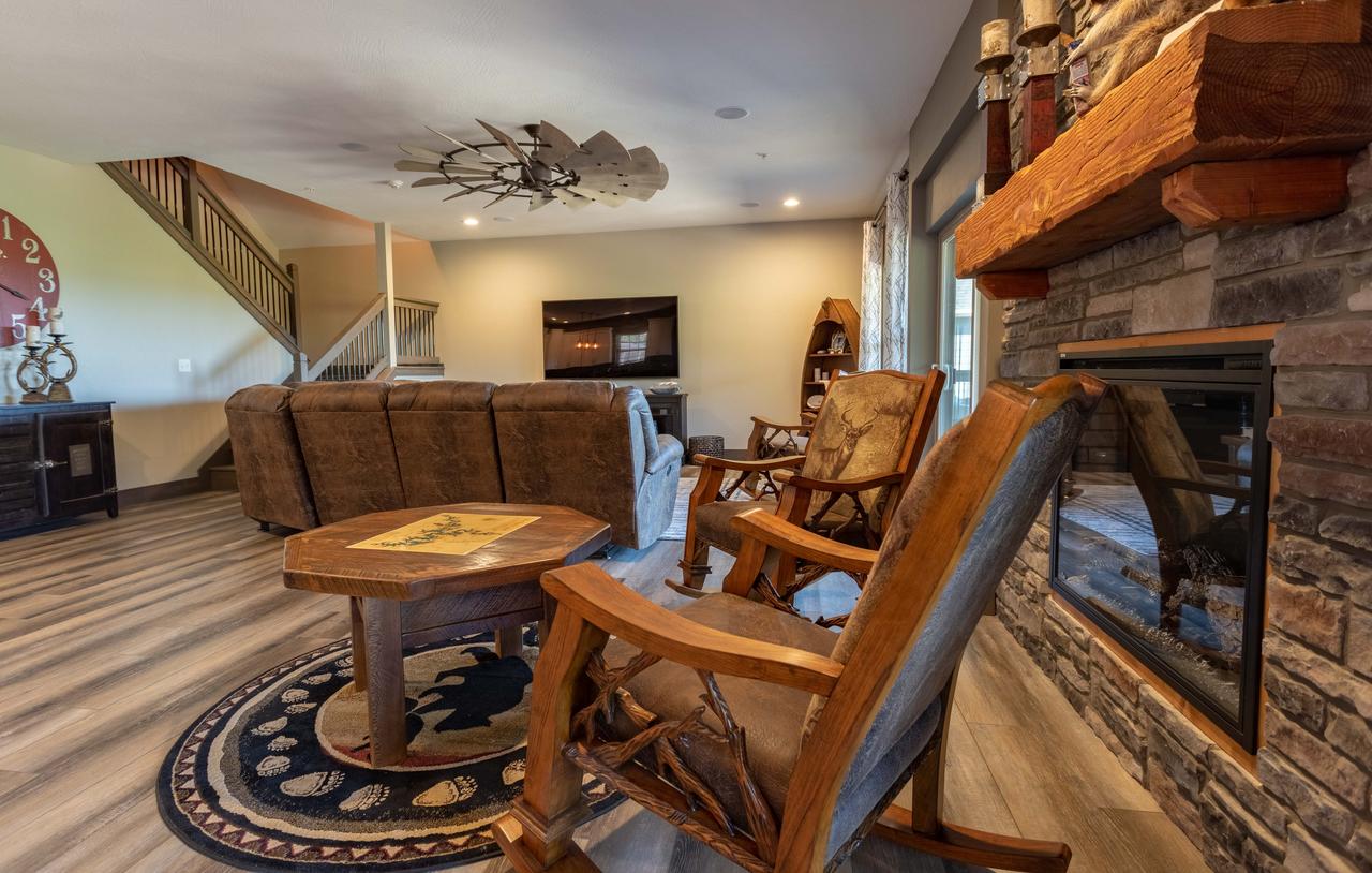 Lakefront Haven Home - thumb 4