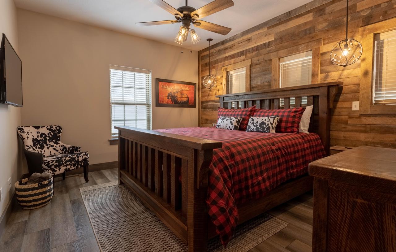 Lakefront Haven Home - thumb 26