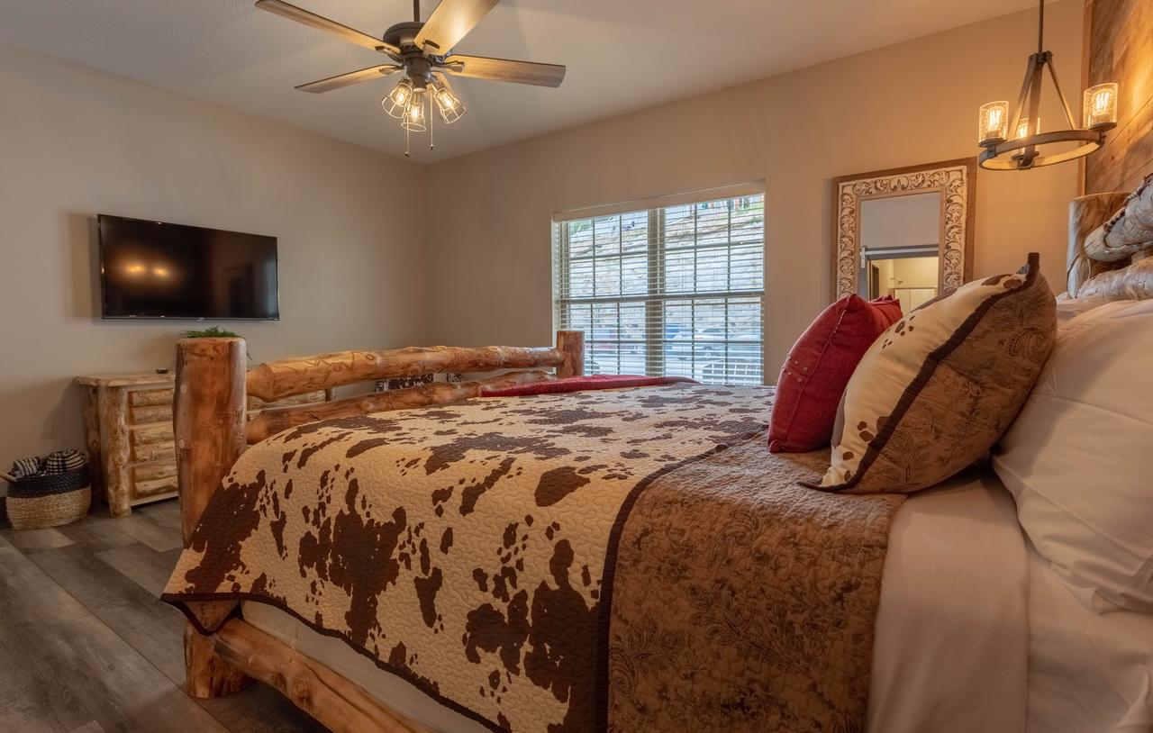 Lakefront Haven Home - thumb 30