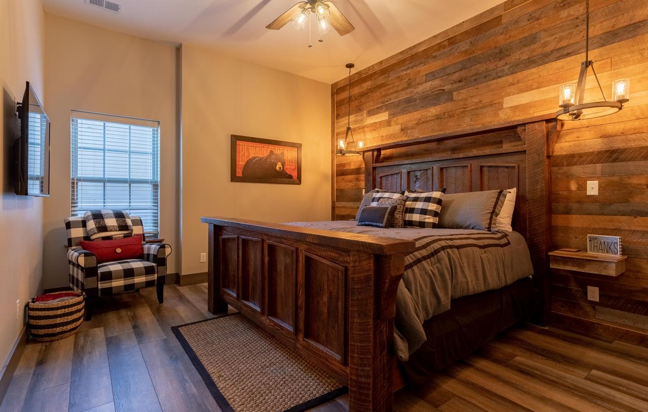 Lakefront Haven Home - thumb 12