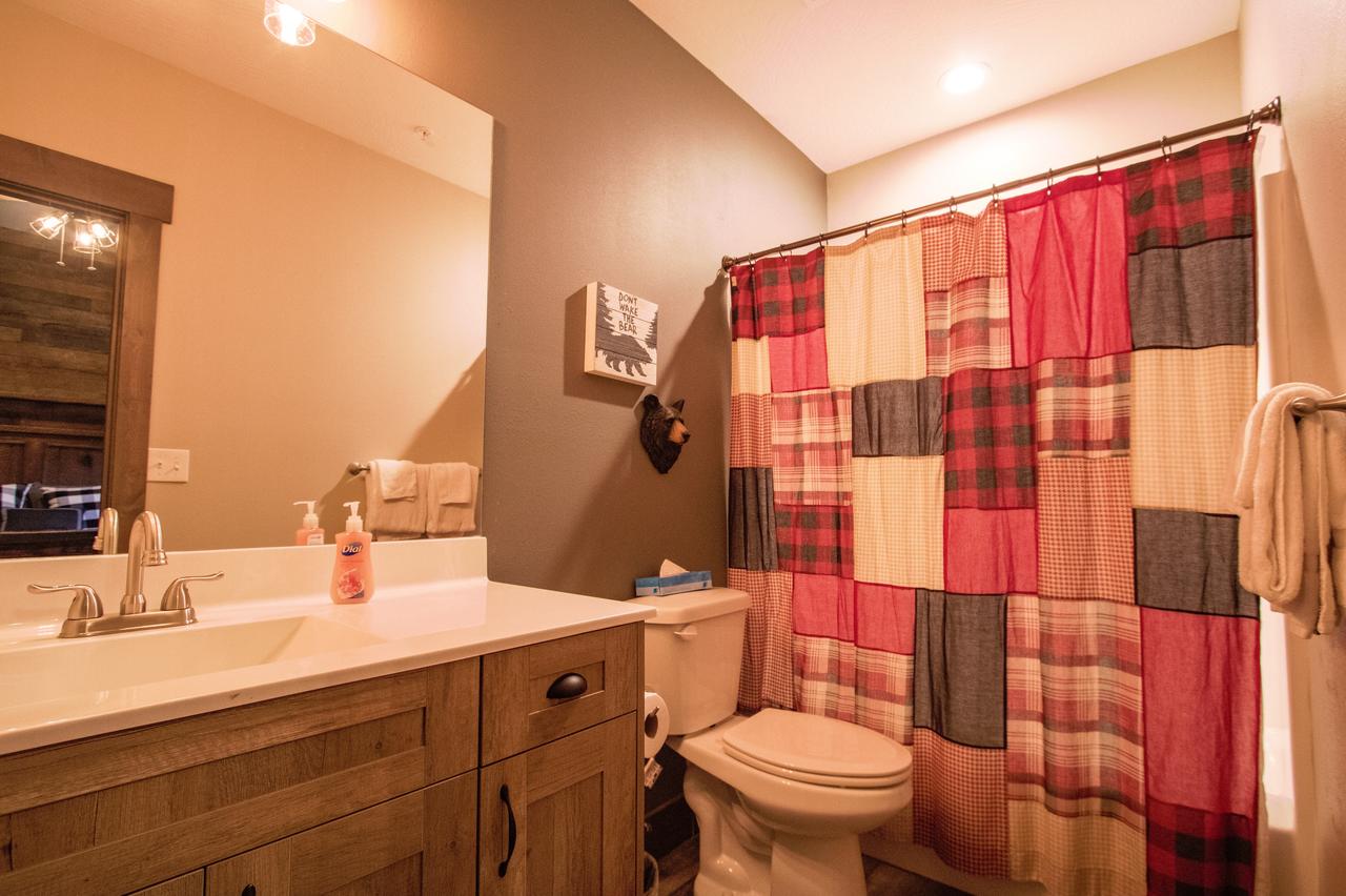 Lakefront Haven Home - thumb 33