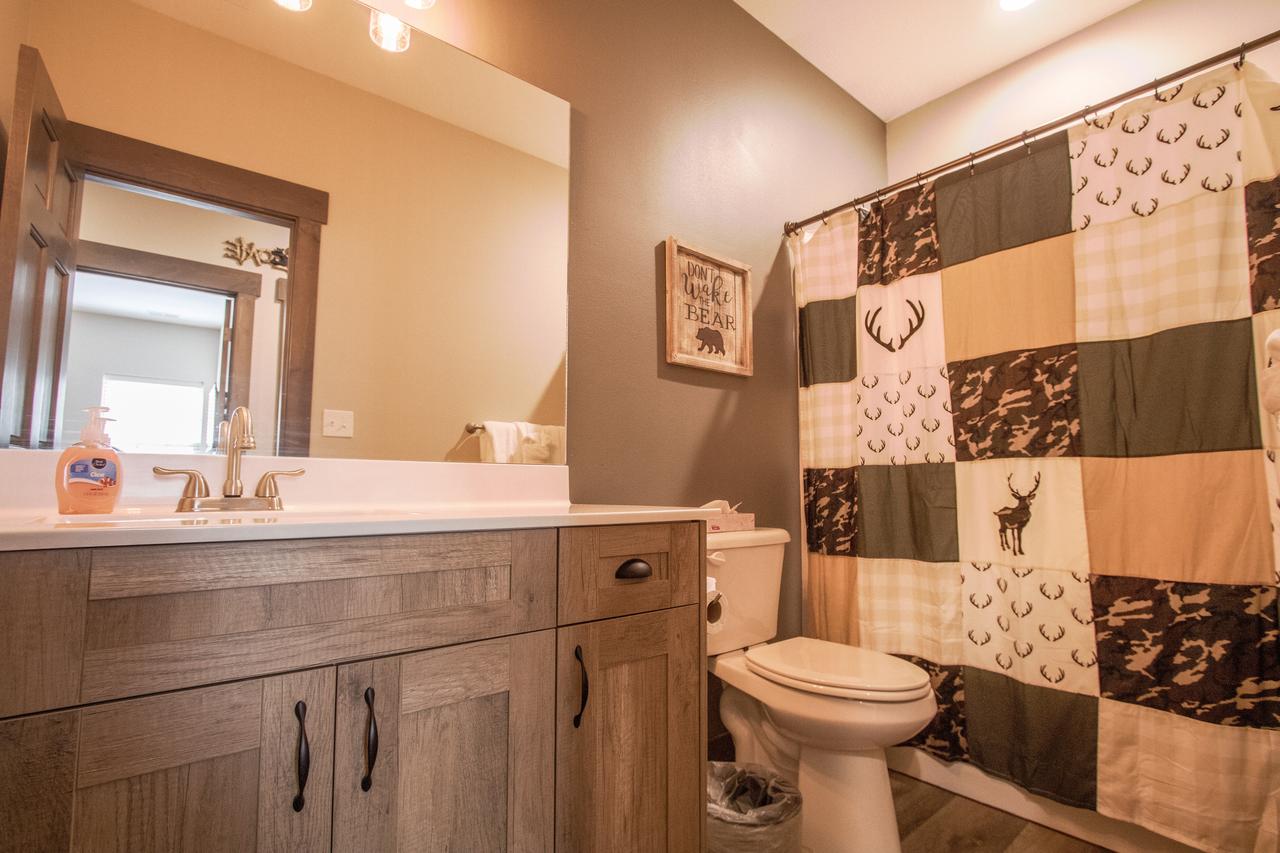 Lakefront Haven Home - thumb 36