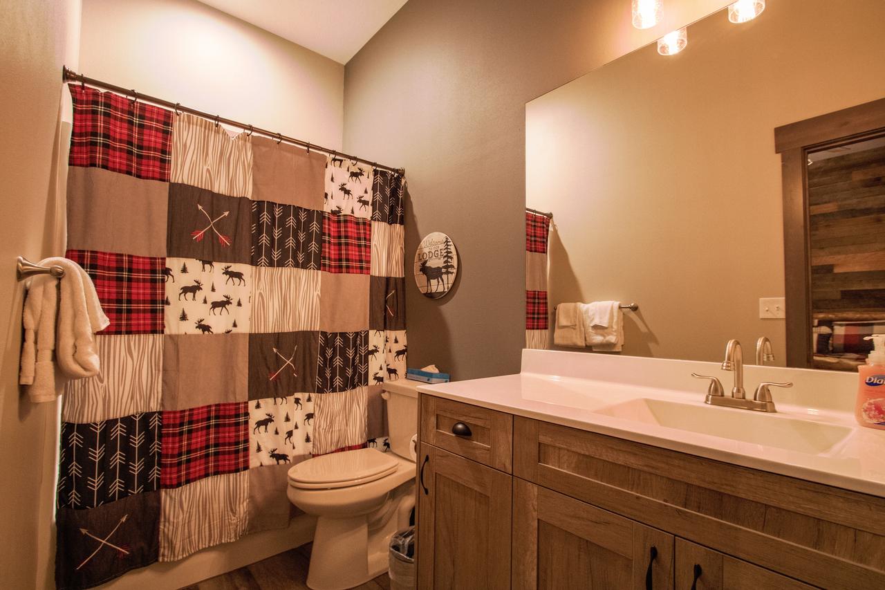 Lakefront Haven Home - thumb 41