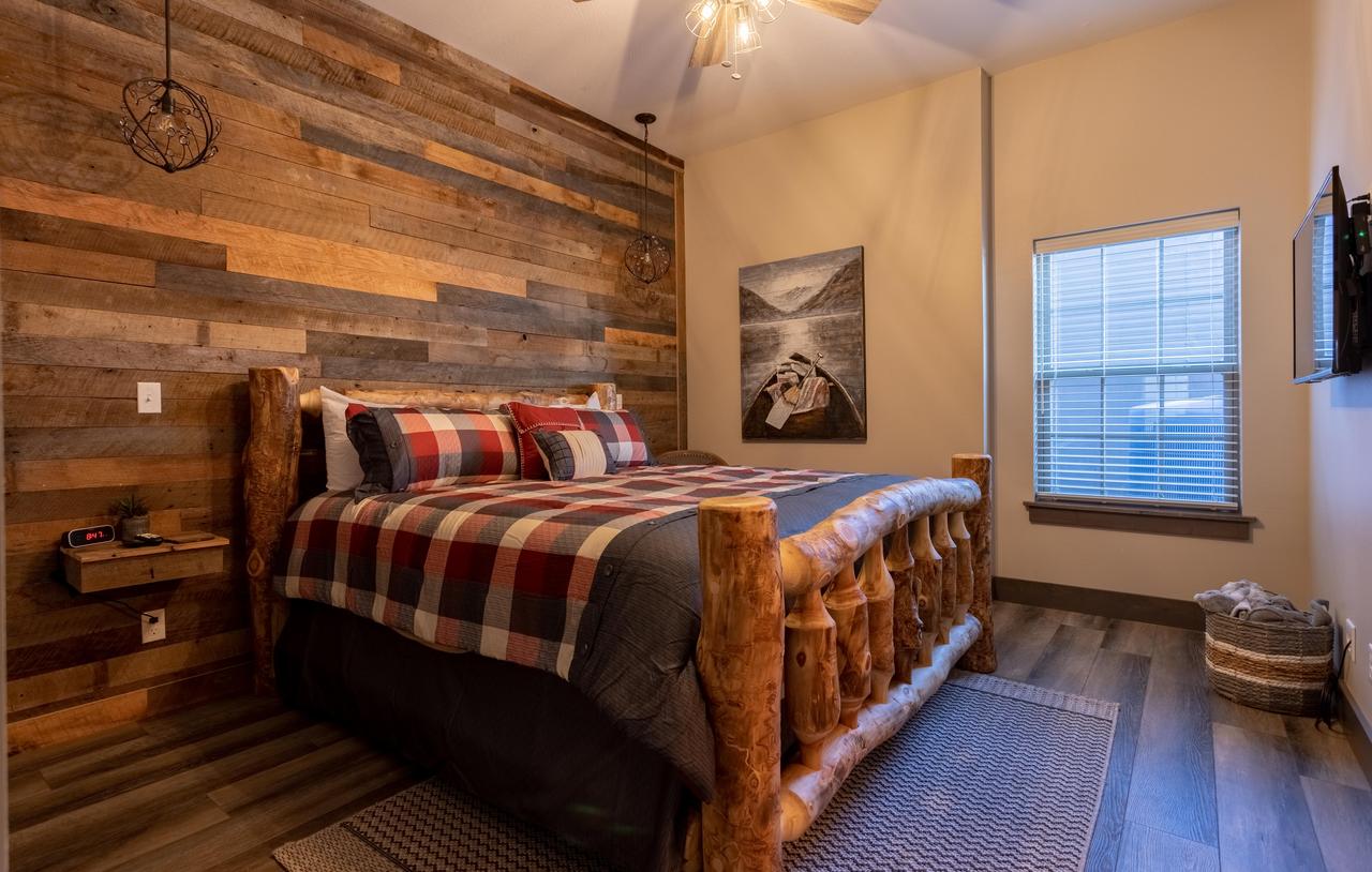 Lakefront Haven Home - thumb 24