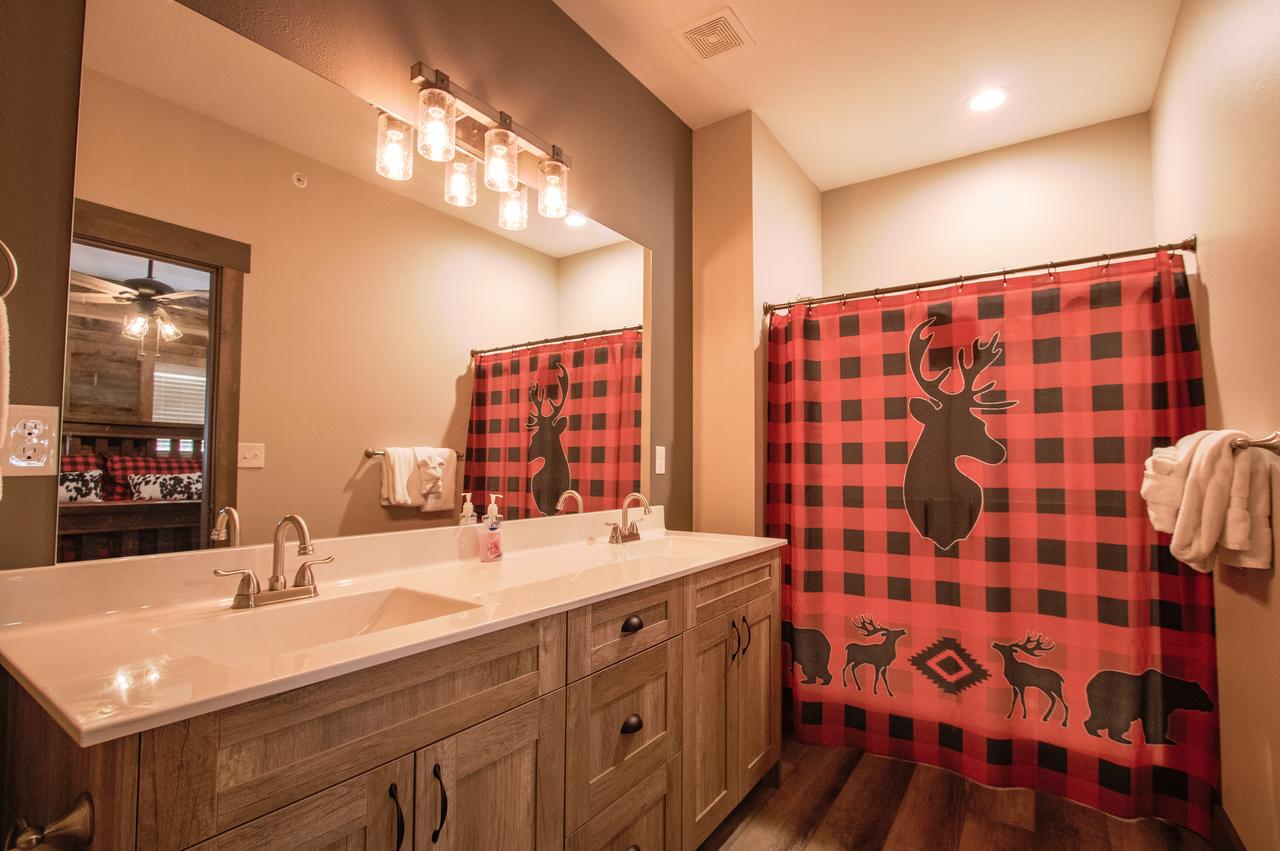 Lakefront Haven Home - thumb 38