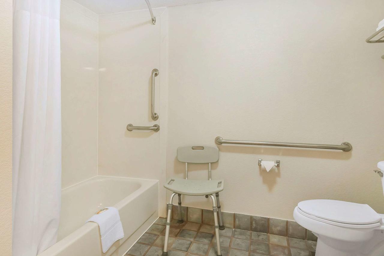 Quality Inn Charleston I-57 - thumb 13