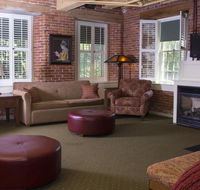 Common Man Inn  Restaurant Claremont - Accommodation Missouri