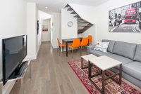 36th Street Midtown East Luxury Duplex Apartment Accommodation Missouri