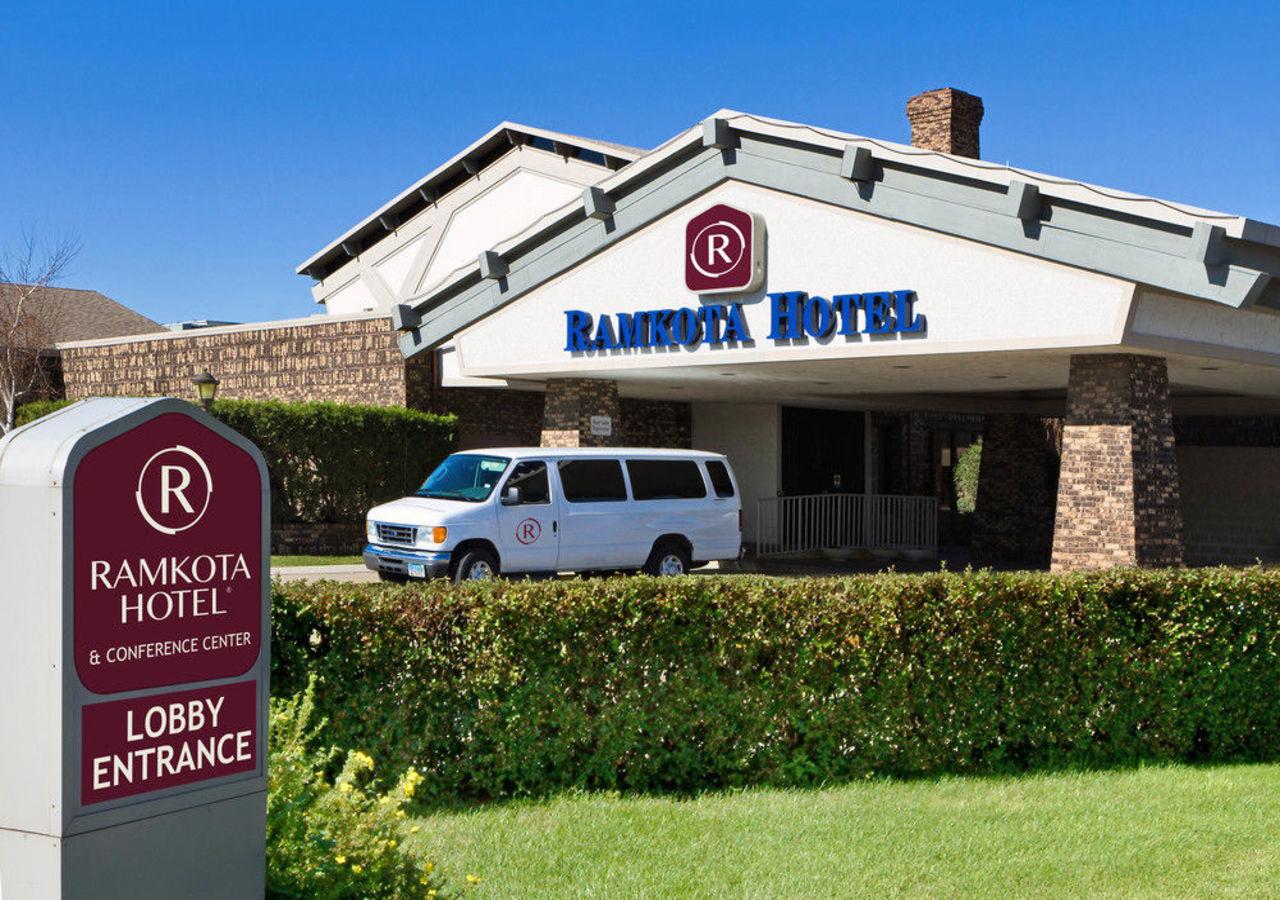 Ramkota Hotel Bismarck - thumb 0