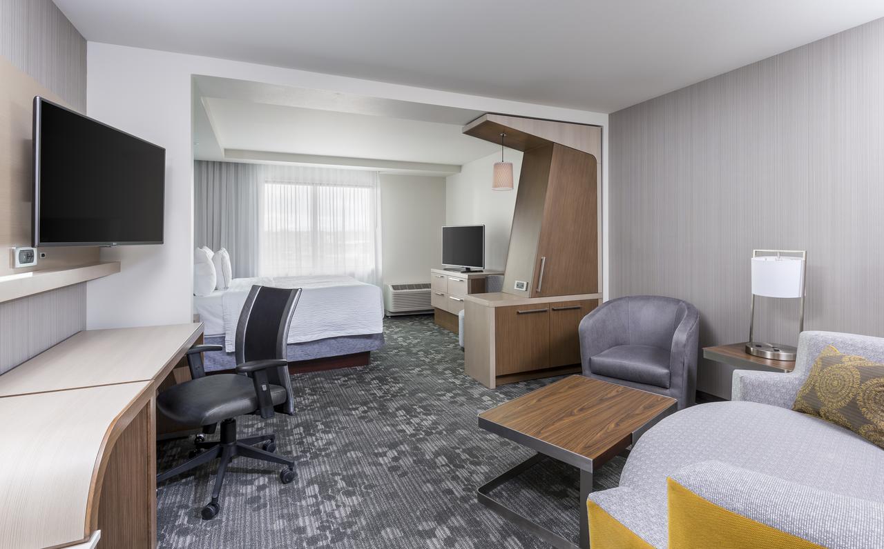 Courtyard By Marriott Bismarck North - thumb 20