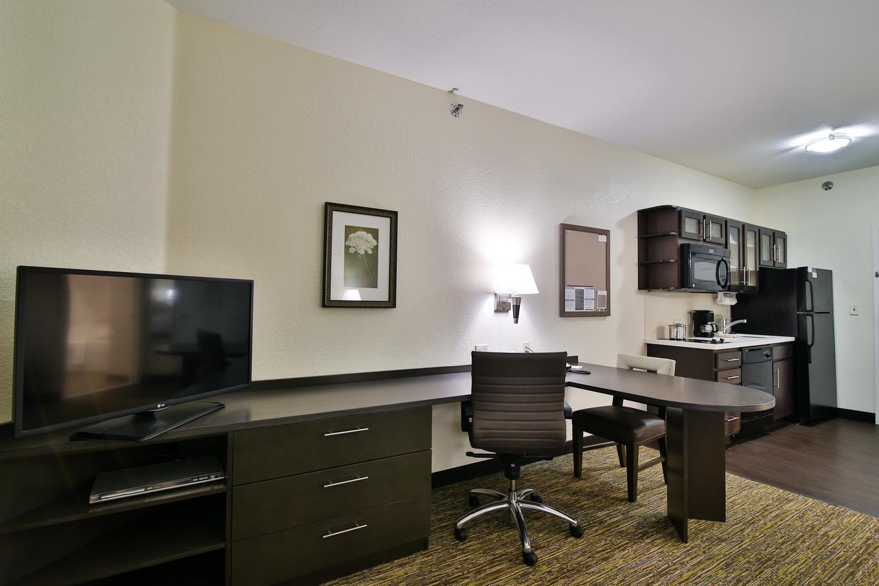 Candlewood Suites Bismarck - thumb 22