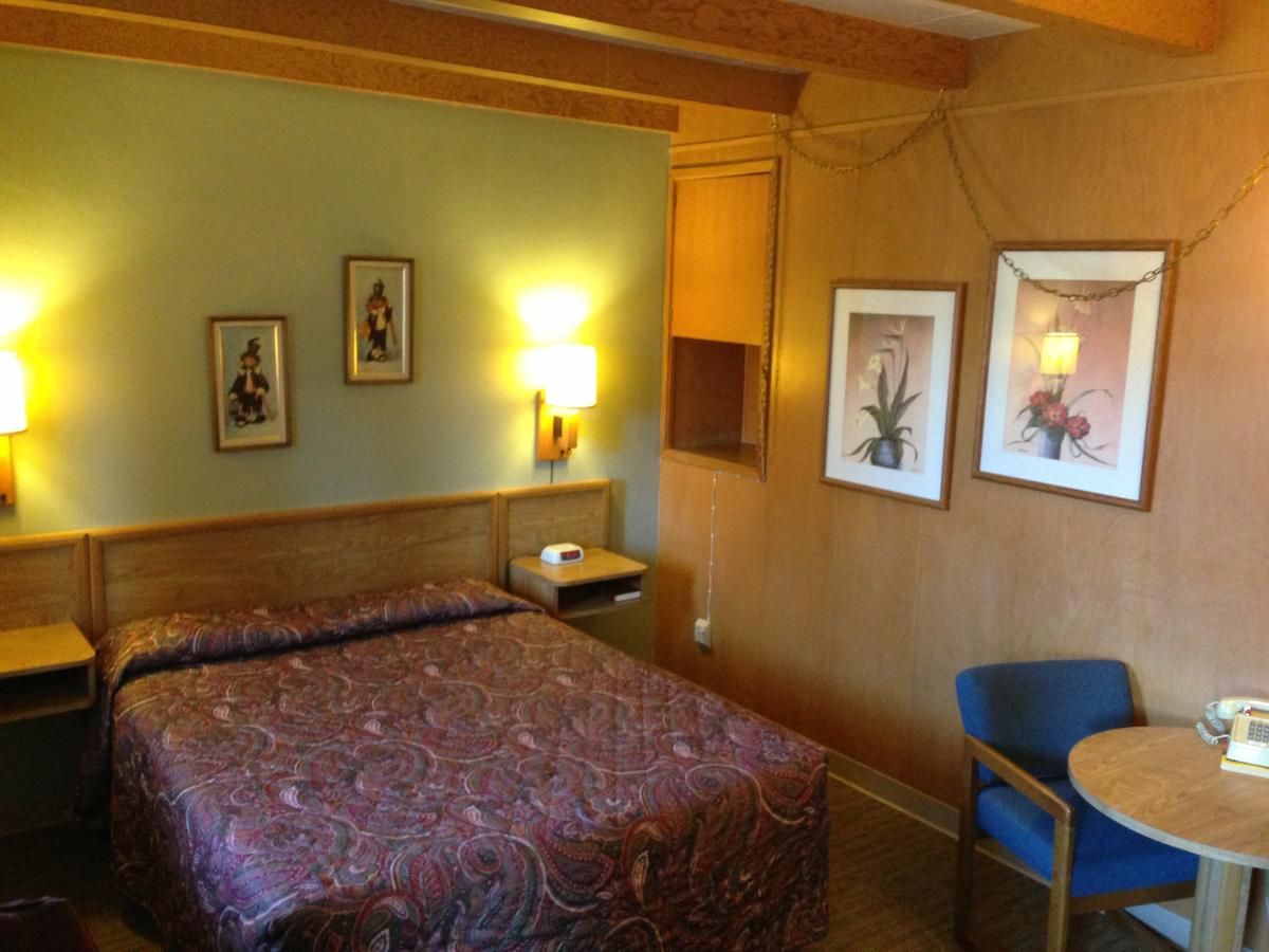 Jamestown Motel - thumb 3