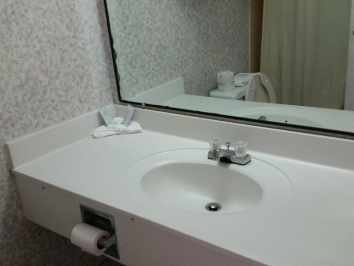 University Hotel And Suites - thumb 12