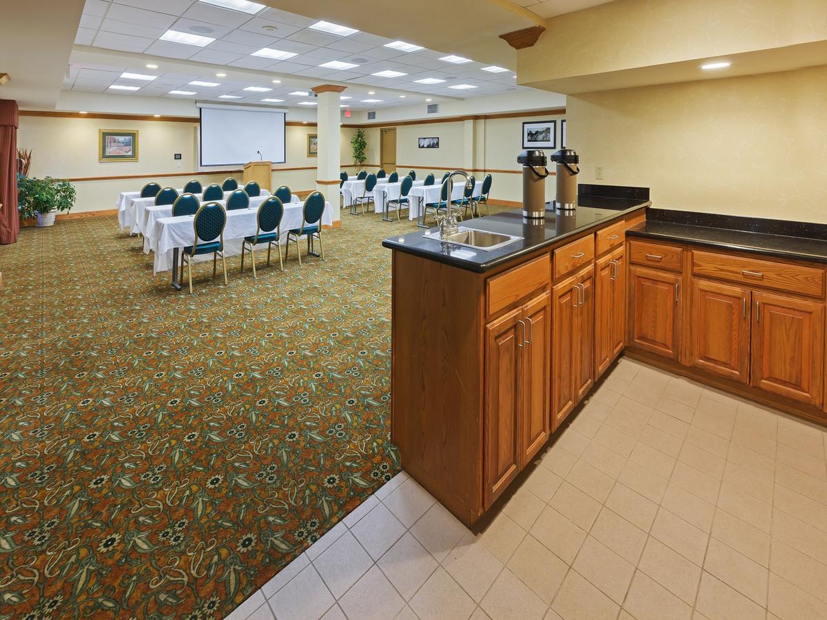 Country Inn & Suites By Radisson, Oklahoma City At Northwest Expressway, OK - thumb 16