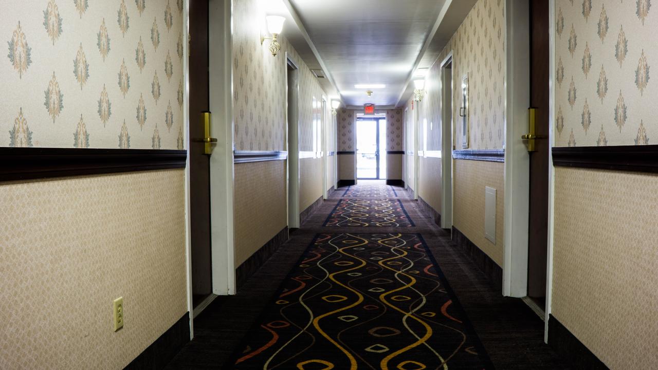 Ambassador Inn & Suites - thumb 20