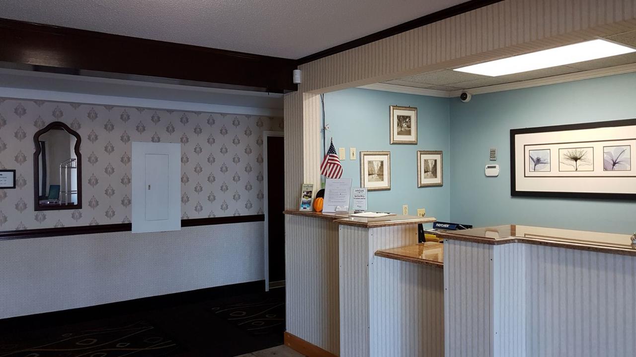 Ambassador Inn & Suites - thumb 13