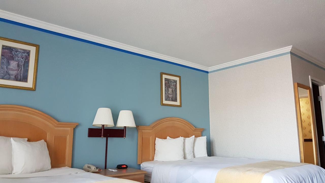 Ambassador Inn & Suites - thumb 2