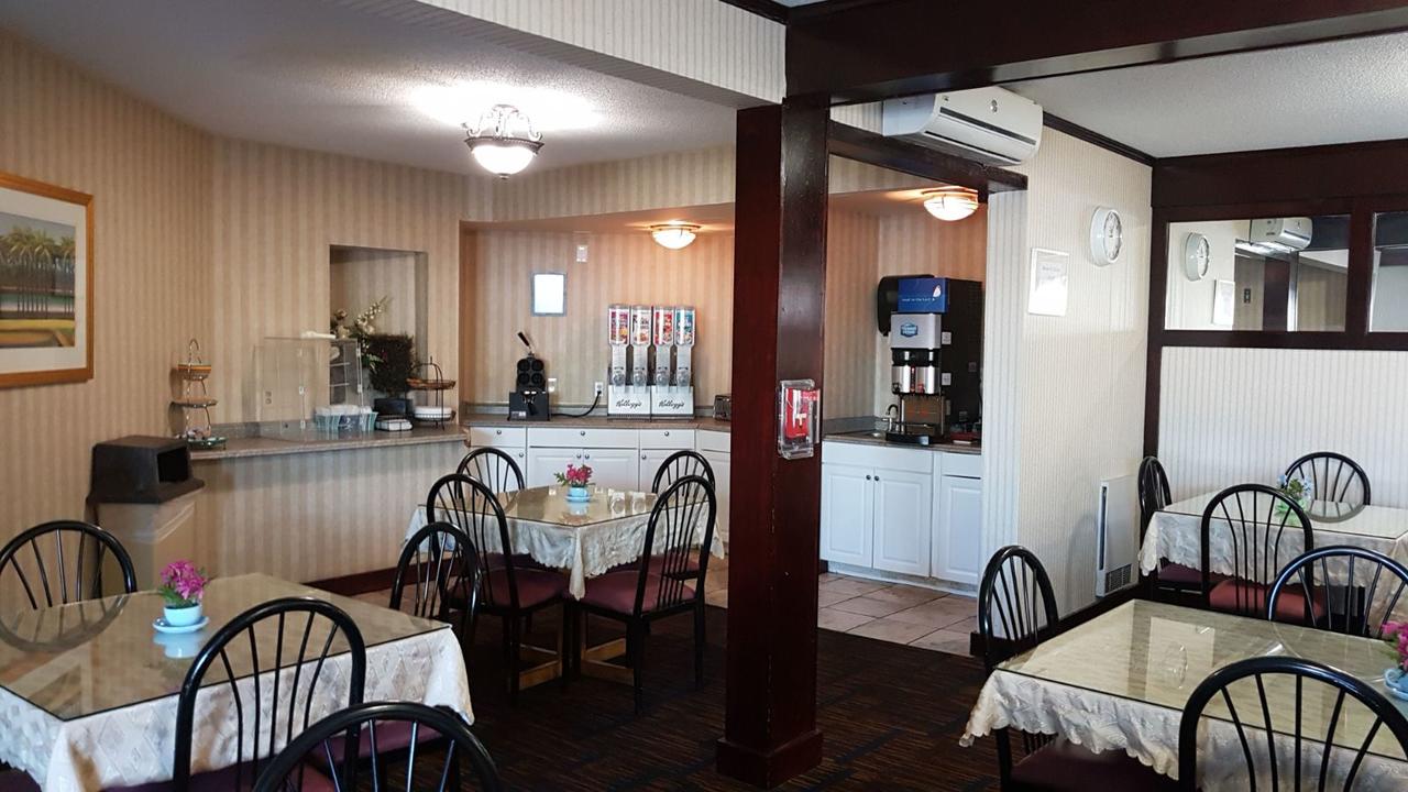 Ambassador Inn & Suites - thumb 16