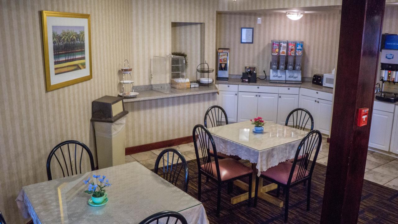 Ambassador Inn & Suites - thumb 21