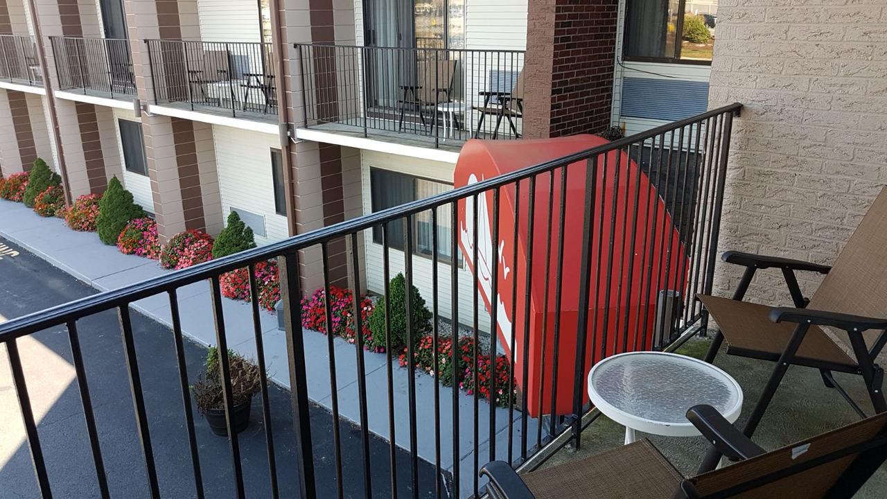 Ambassador Inn & Suites - thumb 19