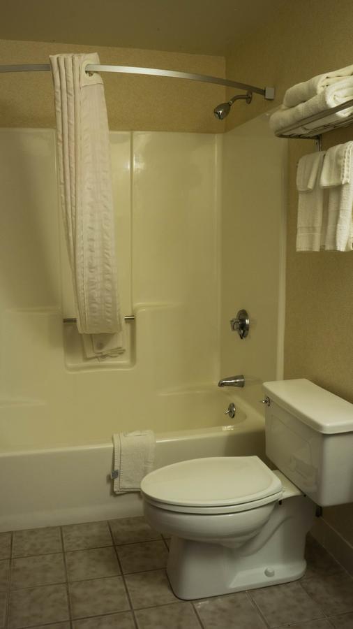 Ambassador Inn & Suites - thumb 22