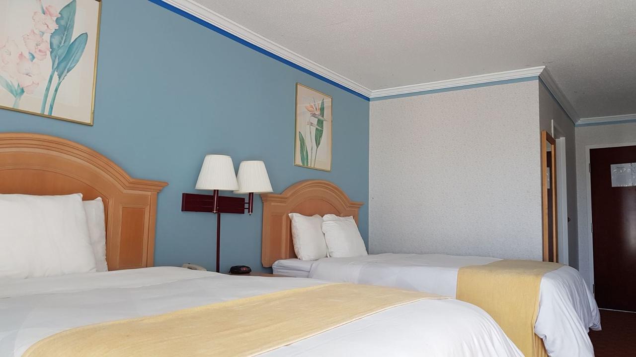 Ambassador Inn & Suites - thumb 9