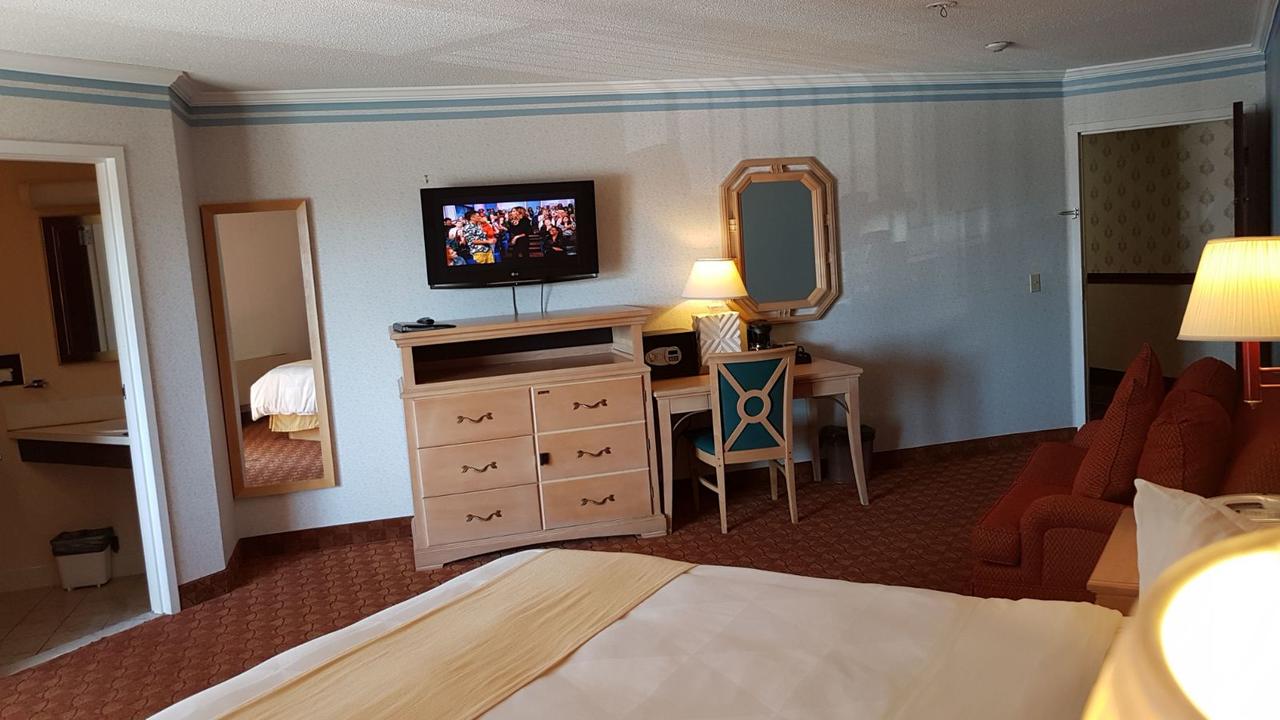 Ambassador Inn & Suites - thumb 11