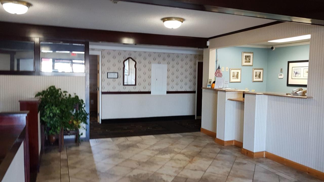 Ambassador Inn & Suites - thumb 14
