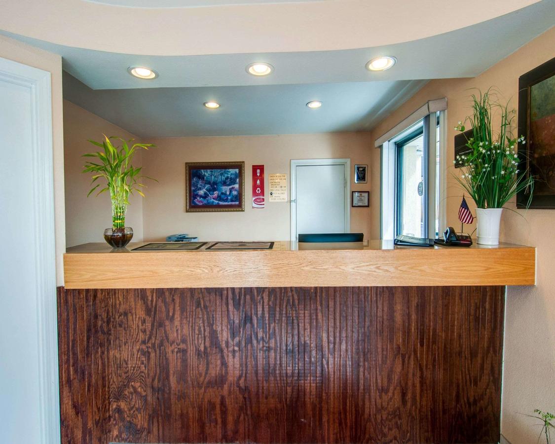 Econo Lodge Civic Center - thumb 6