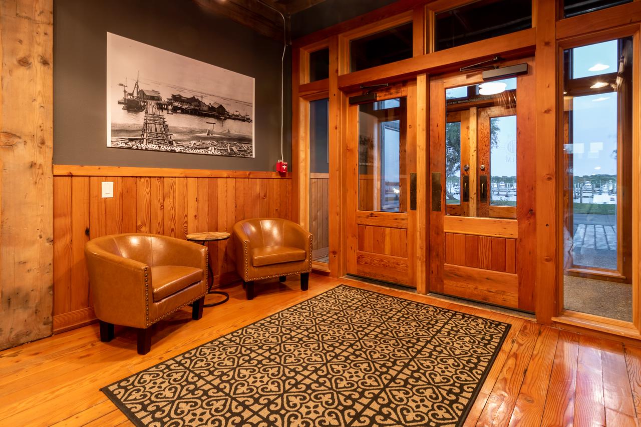 At The Helm Hotel - thumb 19