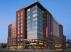 Hampton Inn & Suites Madison Downtown